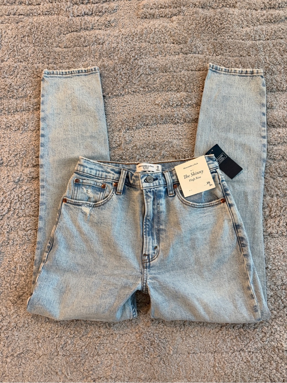 NWT Abercrombie & Fitch Size 26/2r High Rise Distressed Skinny Jeans